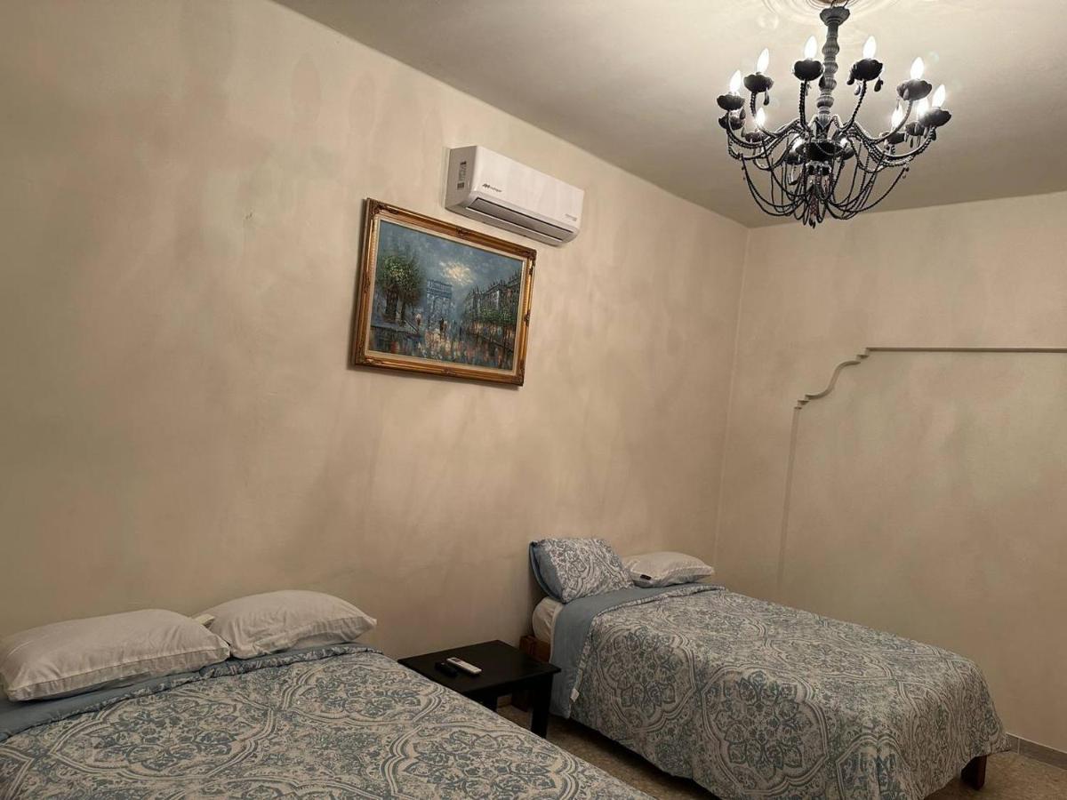 My Family In Monterrey - Hostel المظهر الخارجي الصورة