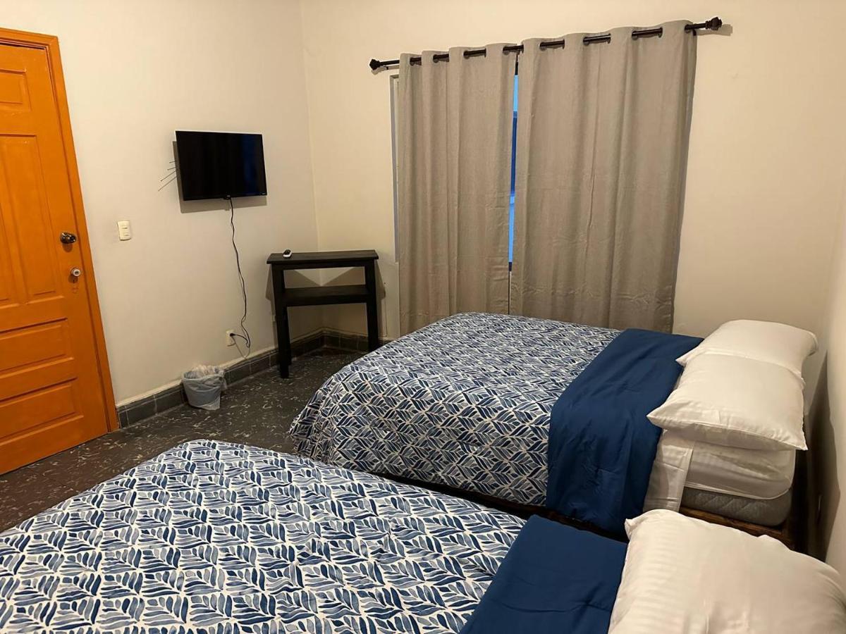 My Family In Monterrey - Hostel المظهر الخارجي الصورة