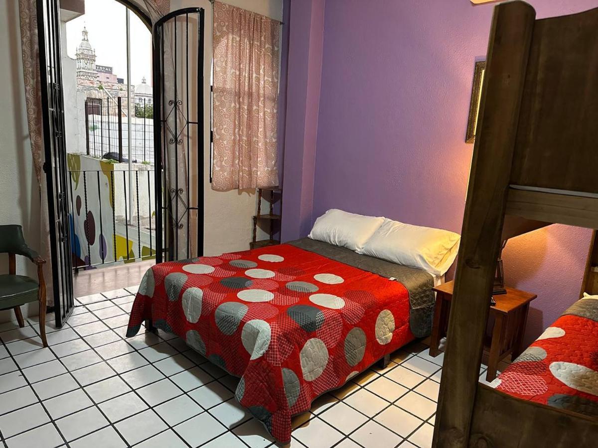 My Family In Monterrey - Hostel المظهر الخارجي الصورة