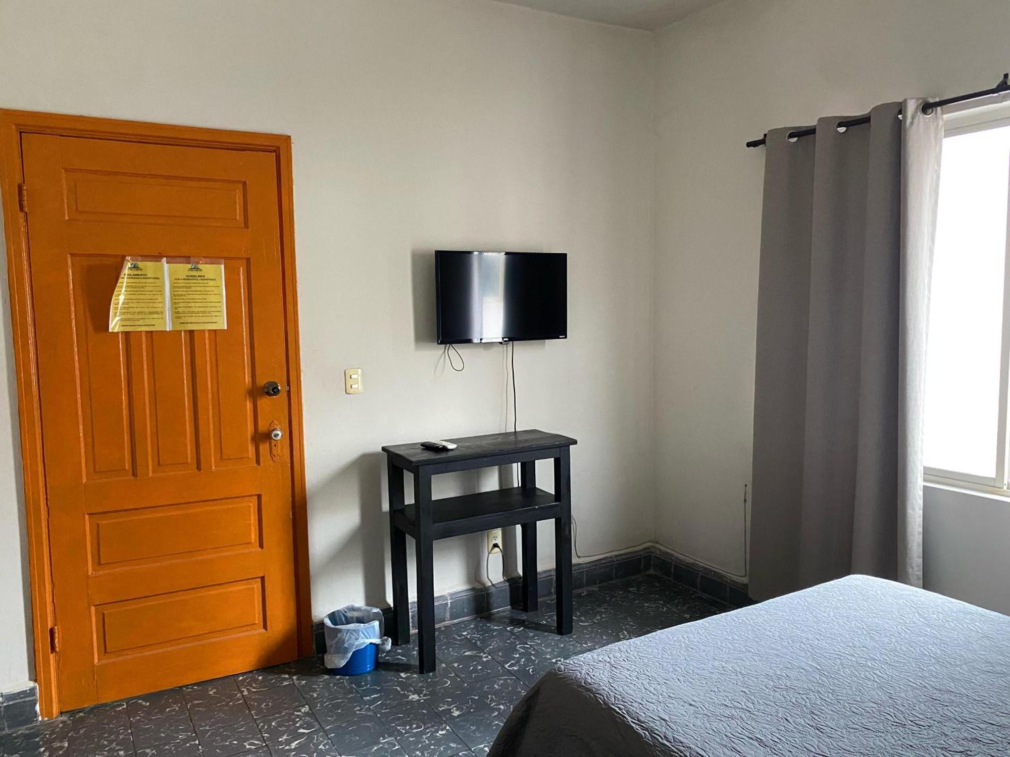 My Family In Monterrey - Hostel المظهر الخارجي الصورة